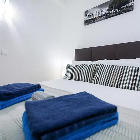 Bay View W/pool 3-min Walk To The Daire Albufeira