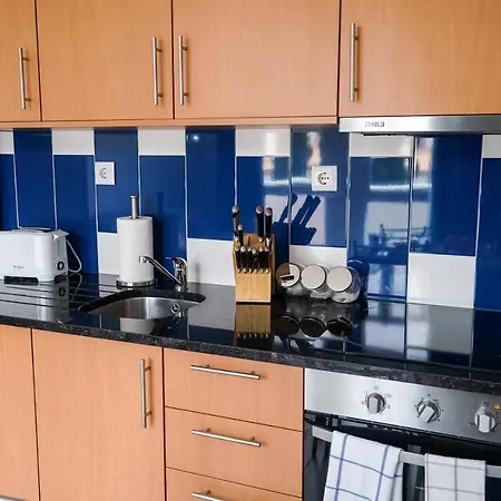 Daire Bay View W/pool 3-min Walk To The