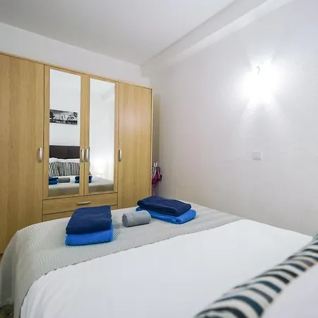 Lejlighed Bay View W/pool 3-min Walk To The